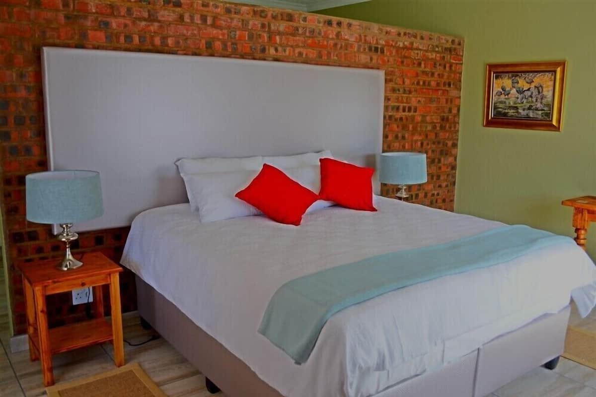 Executive Room | In-room safe, desk, iron/ironing board, bed sheets