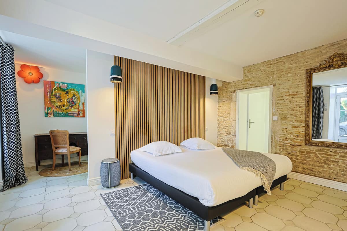3 bedrooms, premium bedding, individually decorated