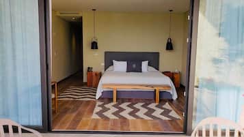 Suite | Minibar, in-room safe, individually decorated, individually furnished