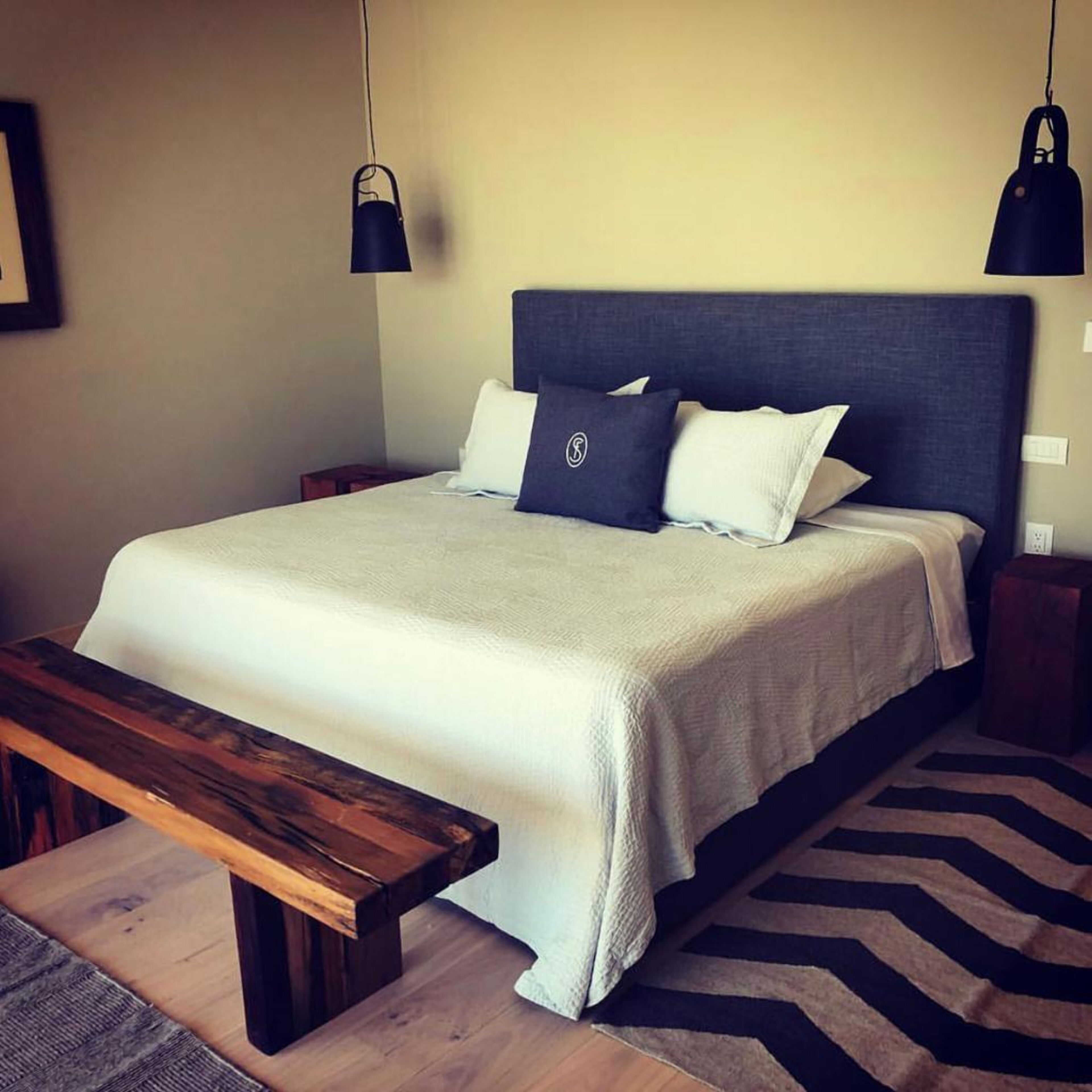 suite | minibar, in-room safe, individually decorated, individually furnished