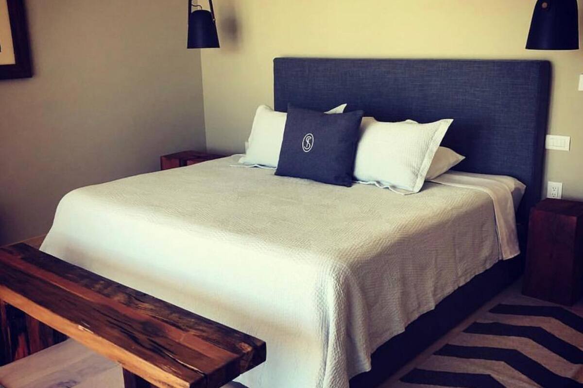 suite | minibar, in-room safe, individually decorated, individually furnished