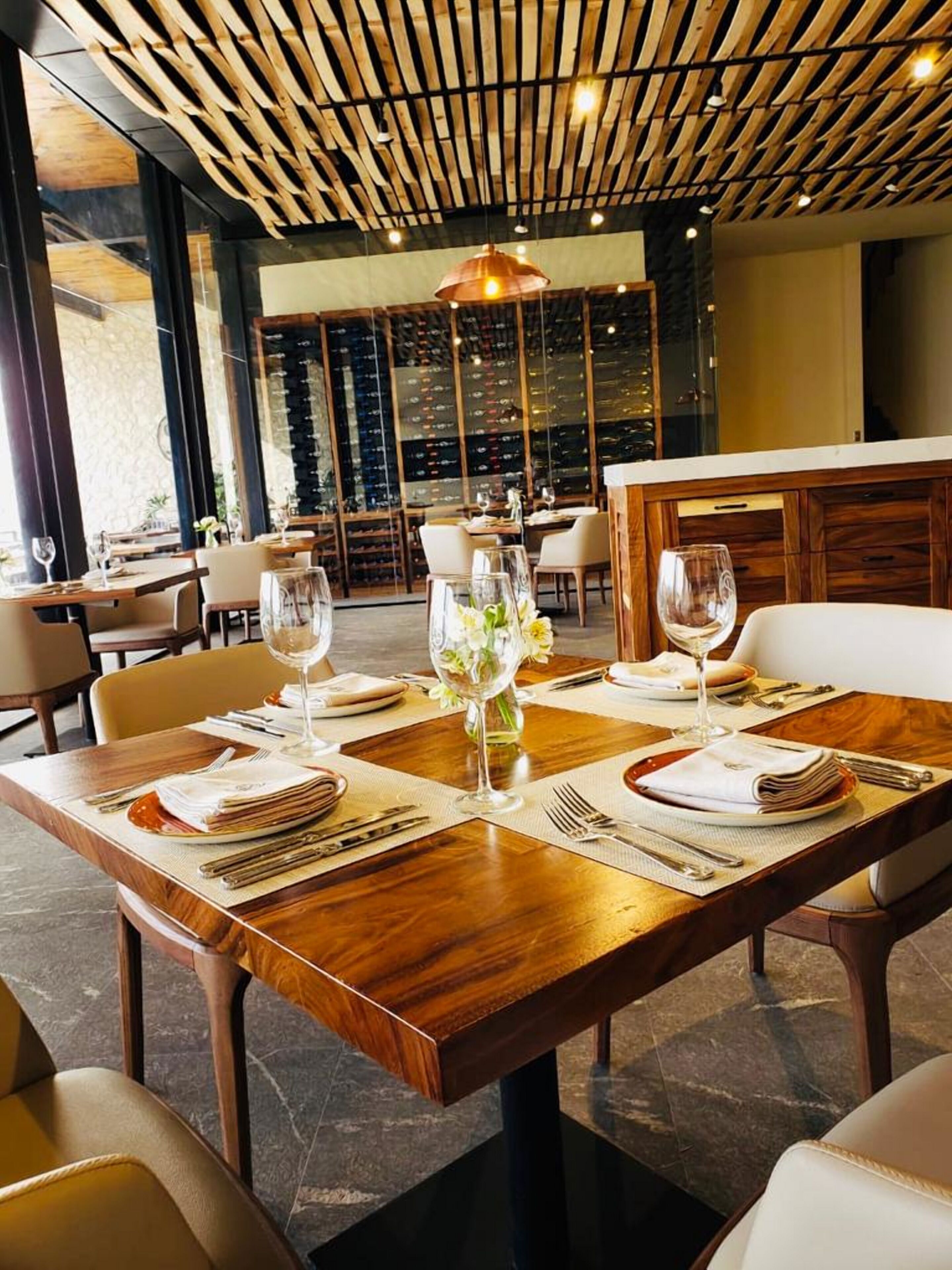 Desayuno a la carta todos los días (con cargo) 