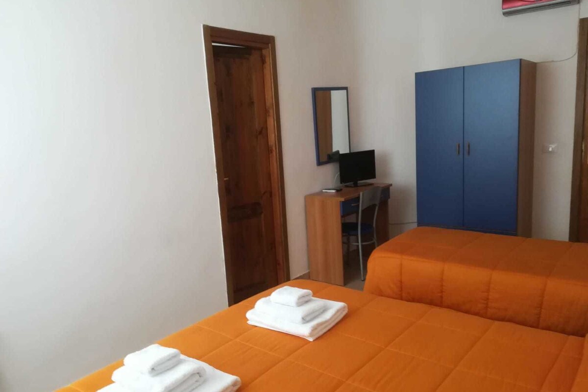 Berços grátis, camas extras/dobráveis, Wi-Fi de cortesia, roupa de cama