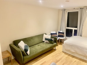 1 bedroom, iron/ironing board, travel cot, WiFi