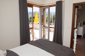 Apartemen, 1 kamar tidur, teras | Pemandangan dari kamar