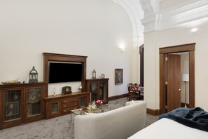 Ropa de cama de alta calidad, camas con pillow-top y cortinas blackout 