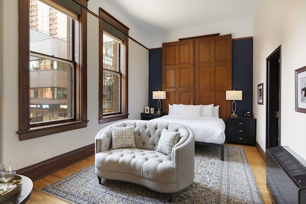 Ropa de cama de alta calidad, camas con pillow-top y cortinas blackout 