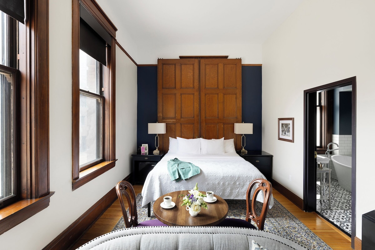 Suite, 1 King Bed (Celeste Suite) | Premium bedding, pillowtop beds, blackout drapes, WiFi (free)