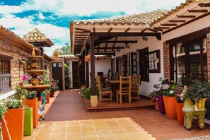 Courtyard - Hotel Villa Alegria (Sáchica)