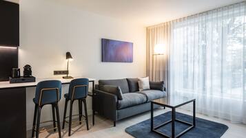 Premium bedding, in-room safe, individually decorated