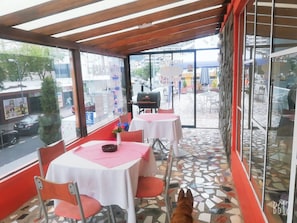 Daily continental breakfast (USD 3 per person)