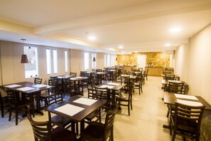 매일 뷔페 무료 아침 식사 포함