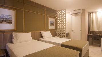 Quarto casal ou duplo | Frigobar, Wi-Fi de cortesia, roupa de cama