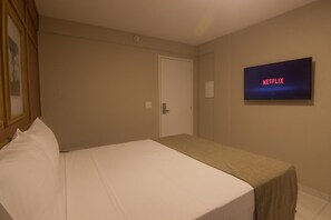 Minibar, truy cập Internet không dây miễn phí, bộ trải giường 
