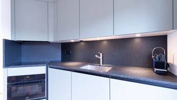 Fridge, microwave, dishwasher, coffee/tea maker