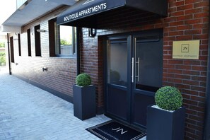 Property entrance - JN Boutique Apartments (Bucharest)