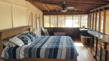 3 bedrooms, travel crib, free WiFi, bed sheets