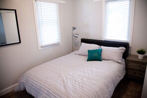 2 bedrooms, desk, iron/ironing board, free WiFi