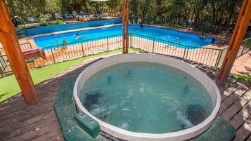 Alberca techada y alberca al aire libre por temporada