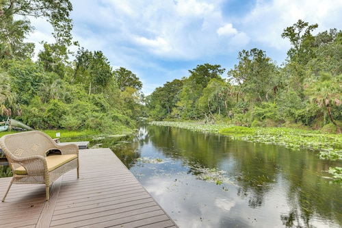 Waterfront Studio on Rock Springs River!