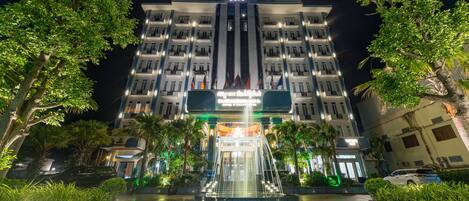 Façade de l’hébergement - soirée/nuit