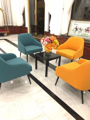 Lobby sitting area - Kampong Thom Royal Hotel & Restaurant (Stueng Saen)