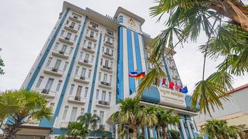 Vista frontal de la propiedad