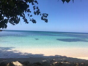 Private beach, white sand - Idyllic Duplex with Ocean (Negril)