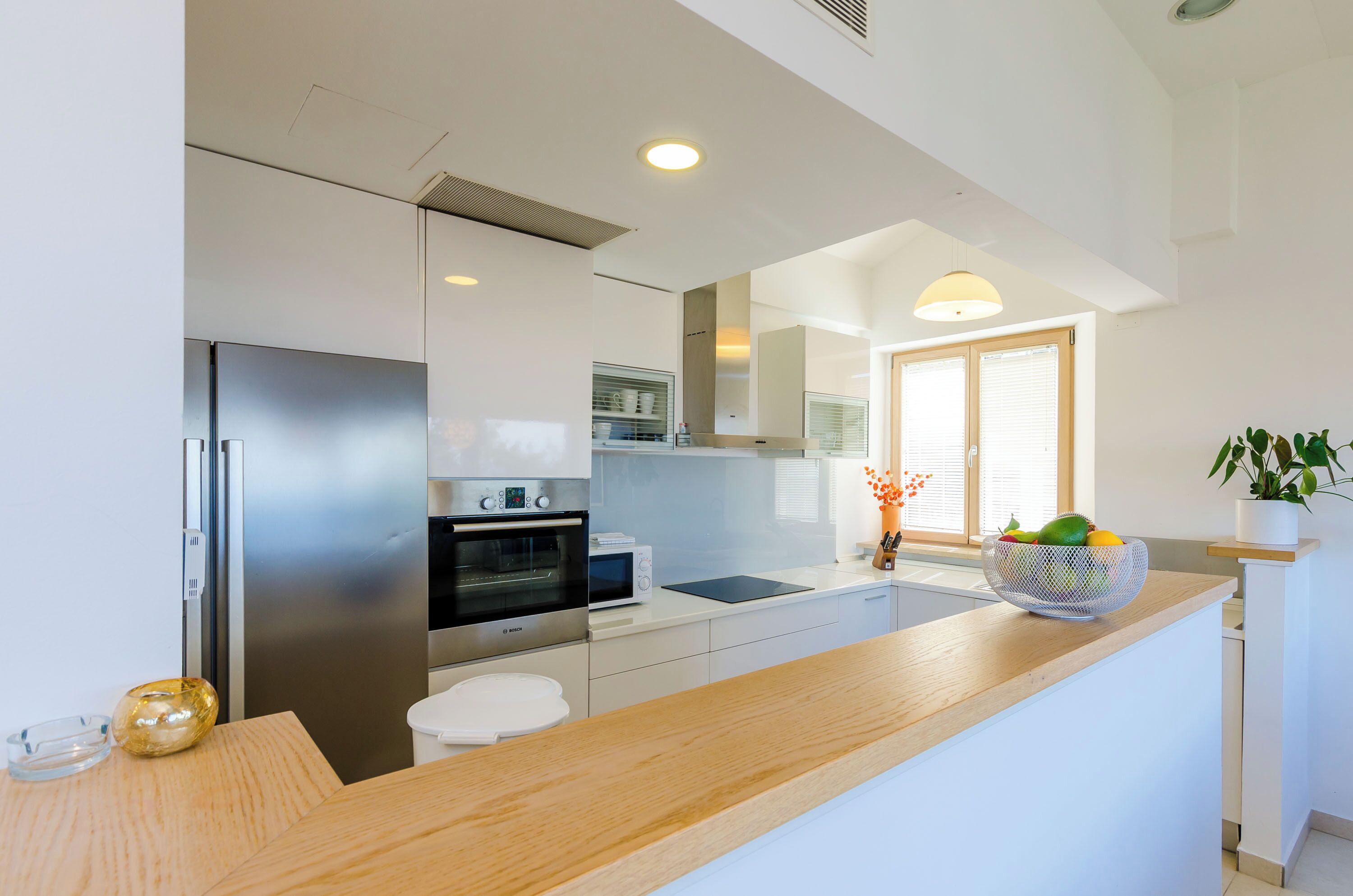 Villa (Four-Bedroom Villa, Swimming Pool) | Eigene Küche | Kühlschrank, Herdplatte, Geschirrspüler