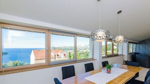 Villa (Four-Bedroom Villa, Swimming Pool) | Spisestue