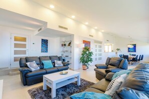 Villa (Four-Bedroom Villa, Swimming Pool) | Living room