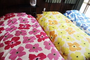 3 bedrooms, iron/ironing board, free WiFi, bed sheets - Maximum 8 people, Wi-Fi, Parking available, Full amenities, MIYUKIHOUSE No. 2 (春日市)