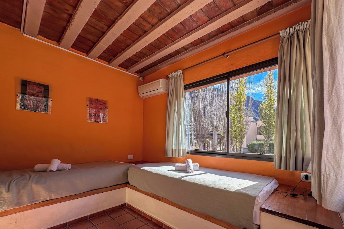 Deluxe Cabin | 2 bedrooms, soundproofing, free WiFi, bed sheets