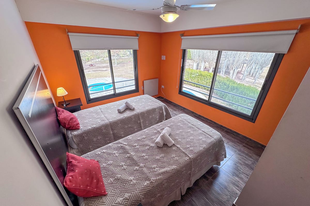 Deluxe Apartment | 2 bedrooms, soundproofing, free WiFi, bed sheets