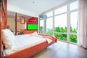 Panorama suite, uitzicht op oceaan | 1 slaapkamer, luxe beddengoed, een kluis op de kamer, geluiddichte muren