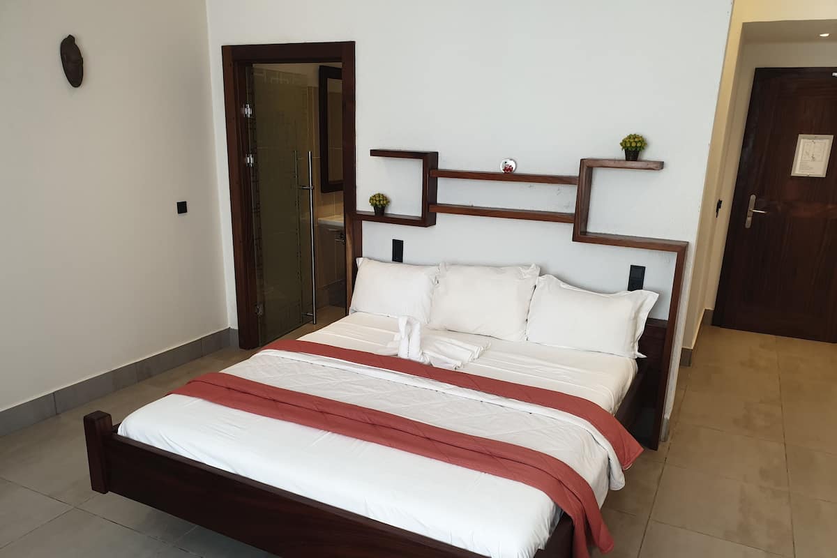 Deluxe Double Room, Courtyard View | 1 bedroom, premium bedding, in-room safe, soundproofing