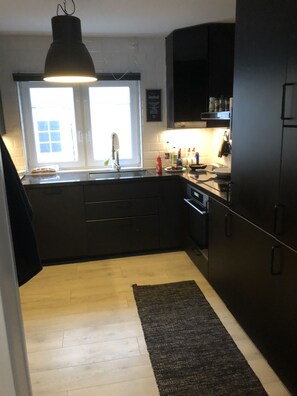 Hus – city | Eget kjøkken | Kjøleskap, ovn, kokeplater og oppvaskmaskin