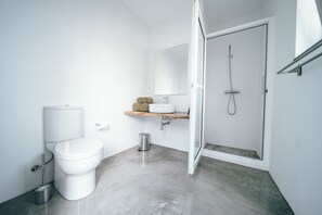 Tienda (Acacia) | Baño | Ducha, artículos de higiene personal gratuitos y secador de pelo