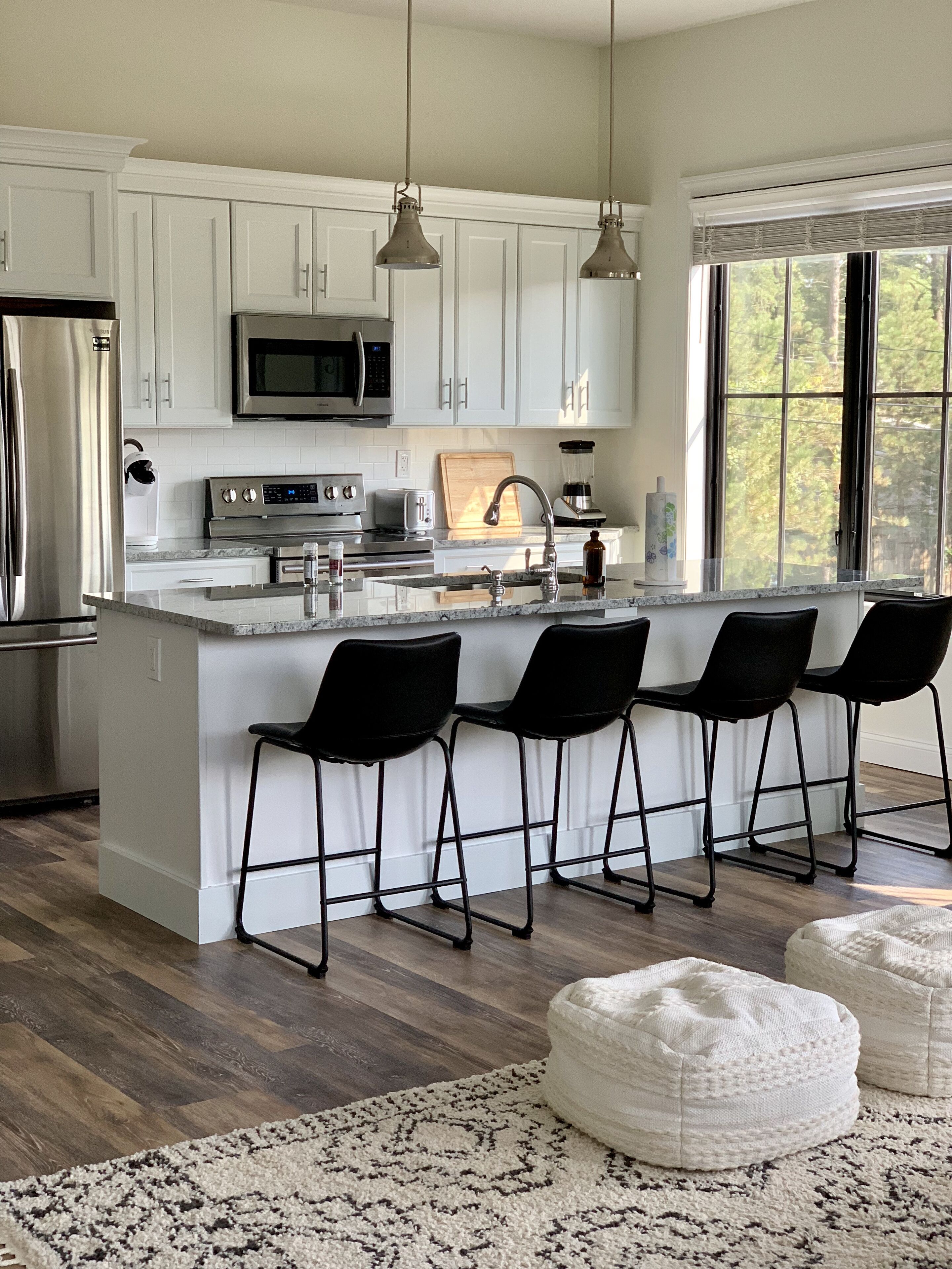 Réfrigérateur, four à micro-ondes, un four, lave-vaisselle