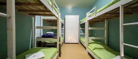 Girassol | Bügeleisen/Bügelbrett, kostenloses WLAN, Bettwäsche