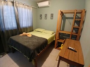 Iris | Iron/ironing board, free WiFi, bed sheets