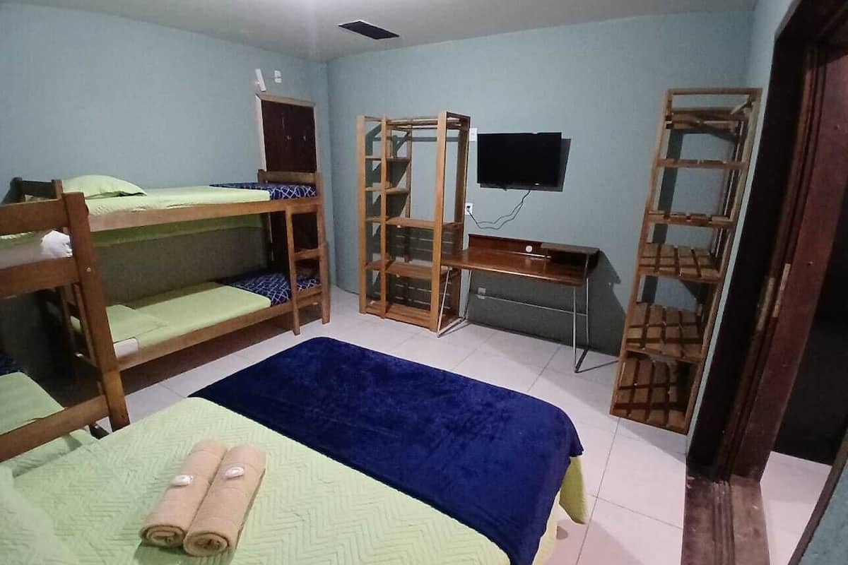 Petunia | Iron/ironing board, free WiFi, bed sheets