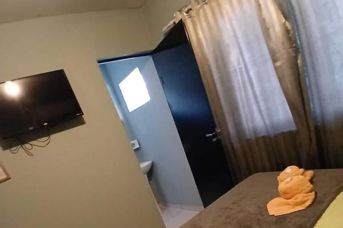 Iris | Iron/ironing board, free WiFi, bed sheets