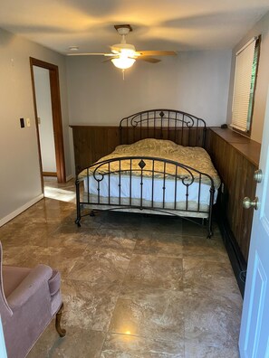 1 habitación, escritorio, tabla de planchar con plancha y wifi gratis