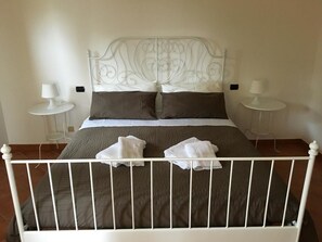 Comfort-Zimmer | Schreibtisch, laptopgeeigneter Arbeitsplatz, kostenloses WLAN