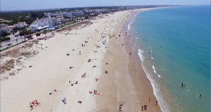 Belle maison en bois avec piscine et vue magnifique