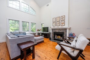 Televisión, chimenea