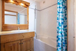 Free toiletries, hair dryer, towels, soap - Appartement avec Cheminée Balcon Privé (Les Belleville)