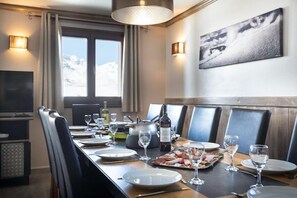 Dining - Appartement avec Cheminée Balcon Privé (Les Belleville)