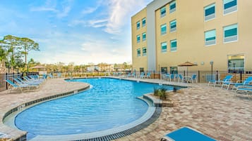 Piscine extérieure (ouverte en saison)